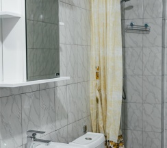 Четырехместный номер с двуспальной и двухъярусной кроватью в Пик Архыза