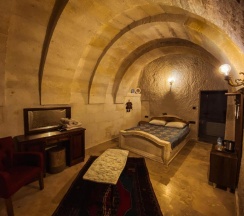 Двухместный полулюкс с видом на окрестности двуспальная кровать в Asteria Cave Hotel