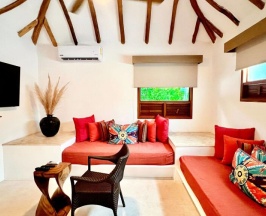 Двухместная La Residencia двуспальная кровать в Shangri-la Caribe Beach Village Resort