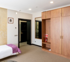 Двухместный люкс с видом на город двуспальная кровать в Reikartz Sky Алматы