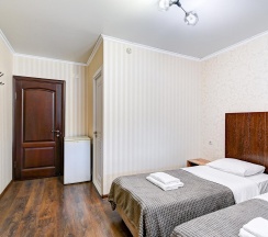 Комната стандарт с 2 односпальными кроватями с видом на террасу в Белая Лилия