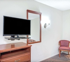 Четырёхместный номер Standard в Vantage Point Inn Woodland Hills