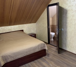 Шестиместный коттедж Comfort с 3 комнатами с красивым видом из окна в Дубки