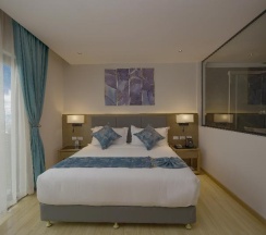 Люкс Executive с балконом в Stay Easy Plus Hotel