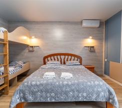 Стандарт Семейный с Большой Двуспальной кроватью и Двухъярусной кроватью в Домус.море