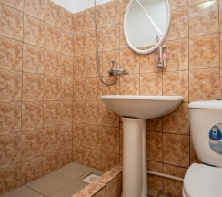 Номер комфорт семейный с 1 двуспальной кроватью в Уда