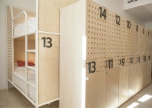 Кровать в 14-местном женском номере в Netizen Moscow Rimskaya