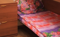 Кровать в 6-местном общем номере в Фавор