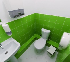Кровать в 8-местном общем мужском номере в Maxi House