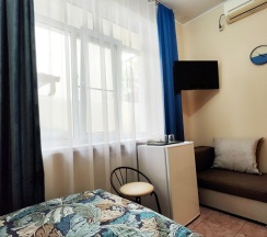 Номер стандарт с 1 односпальной и 1 двуспальной кроватью в Регион 86