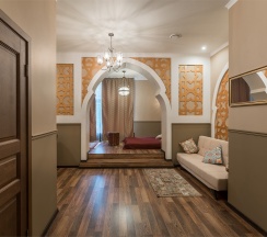 Джуниор Cюит в Welcome House