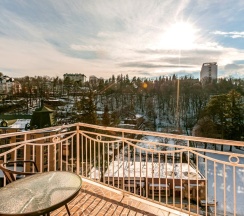 Двухкомнатный (смежные комнаты ) номер с балконом в Скала