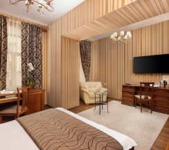 Номер полулюкс с 1 двуспальной кроватью в Рождественский Дворик