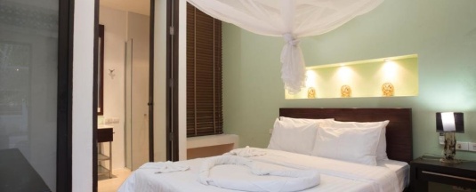 Двухместный номер Standard с видом на горы двуспальная кровать в Mandalai Hotel