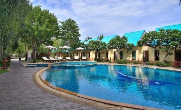 Трёхместный номер Deluxe с видом на бассейн в The Green Beach Resort