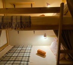 Отдельный четырехместный с двуярусными кроватями в Nice hostel