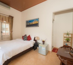 Двухместный номер Standard с балконом двуспальная кровать в Strawberry Garden Homestay
