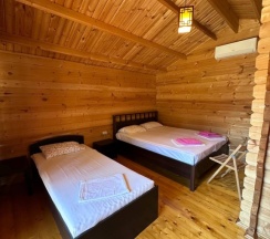 Трёхместный номер Economy с балконом и с красивым видом из окна в Holiday park