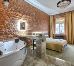 дизайнерский люкс с ванной в Tuchkov hotel