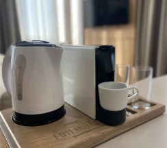 Номер-студио с кроватью "king-size" и видом на озеро в F911