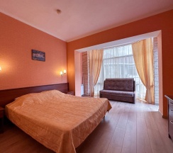 Двухместный номер Standard с балконом (двуспальная кровать) в Holiday