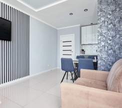 2-комнатные апартаменты люкс с 1 односпальной и 2 двуспальными кроватями в Ваш Комфорт Апарт на улице Дмитрия Благоева