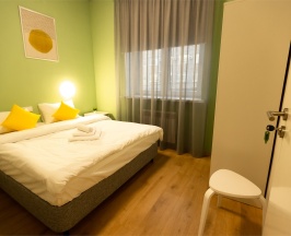 Стандартный двухместный номер с одной двухспальной кроватью с удобствами в блоке в Лимонад