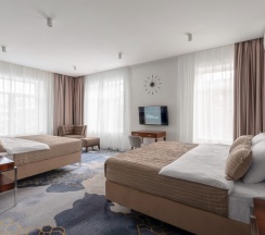 Апартаменты для 5 гостей в V Hotel&Rooftop lounge