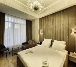 Двухместный номер Comfort с балконом и с красивым видом из окна двуспальная кровать в Parallel