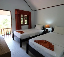 Двухместное бунгало с балконом (2 отдельные кровати) в Phi Phi Jungle Hill Bungalow