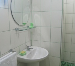 Двухместный номер Standard с балконом и с красивым видом из окна двуспальная кровать в Горная Лаванда