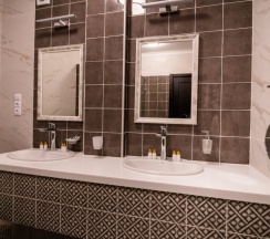 Двухместный номер (Малый корпус) Стандарт c 1 комнатой 2 отдельные кровати в Литфонд