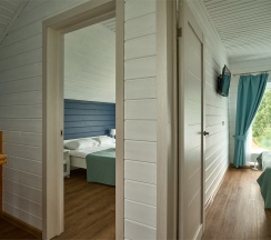 Коттедж с террасой и уличным джакузи в Ялкала