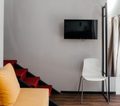 Двухуровневая студия с отдельным входом в Greenfeel