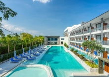 Двухместный номер Deluxe с видом на бассейн двуспальная кровать в Seabed Grand Hotel Phuket