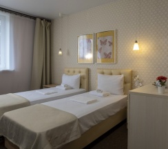 Twin/Double Room в Melton Hotel