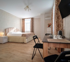 Люкс двухкомнатный с ванной в Лабиринт