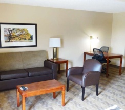 Четырёхместная студия Deluxe в Spark by Hilton Dallas Market Center