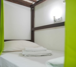 Мужской шестиместный номер (Нижнее) в Sunny Sochi Hostel