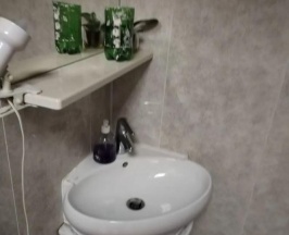 Кровать в 6-местном общем женском номере в Only