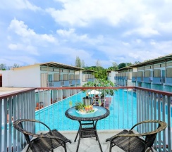 Номер Deluxe с видом на бассейн в The Briza Beach Resort Khaolak
