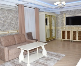 Номер люкс семейный с 1 двуспальной кроватью в Нальчик Холл