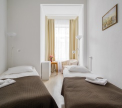 Двухместный номер с эркером и общей ванной комнатой (дабл или твин) в Алиса