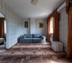 Люкс в Утомленные Солнцем