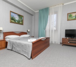 2-х местный номер повышенной комфортности с большой кроватью в Жемчуг