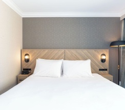 Номер Standard в Sandman Hotel Vancouver Downtown