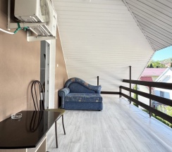 Четырёхместный номер Classic с балконом в Ольга