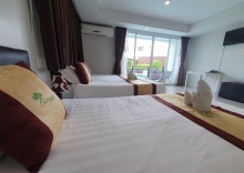 Трёхместный номер Deluxe с балконом и с видом на бассейн в Retreat Resort Pattaya