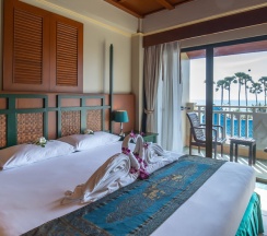 Двухместный полулюкс с балконом двуспальная кровать в Karon Princess Hotel