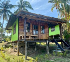 Двухместное бунгало с видом на море двуспальная кровать в Kinnaree Resort Koh Kood